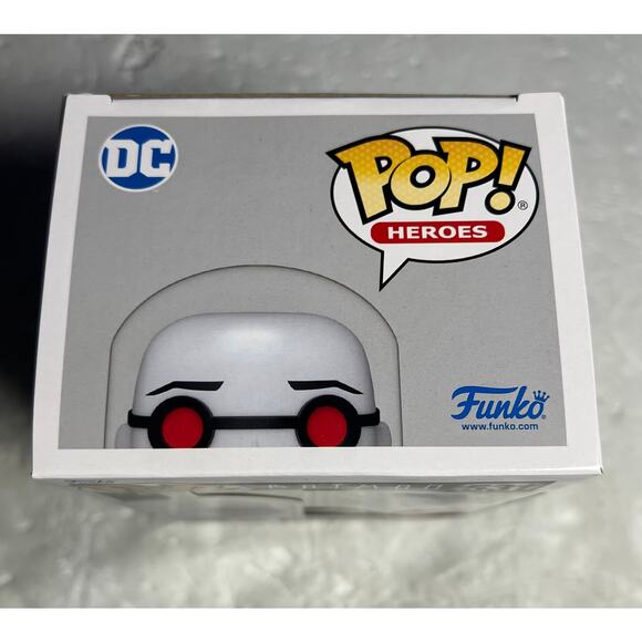 Funko Pop! Mr. Freeze #531 GameStop Exclusive - Batman: The Animated Series Nora - Picture 3 of 8